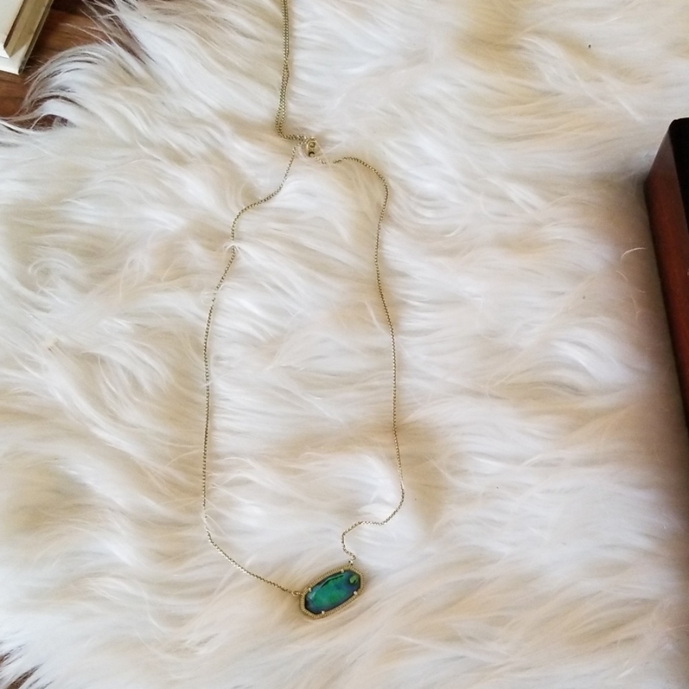 Kendra Scott necklace